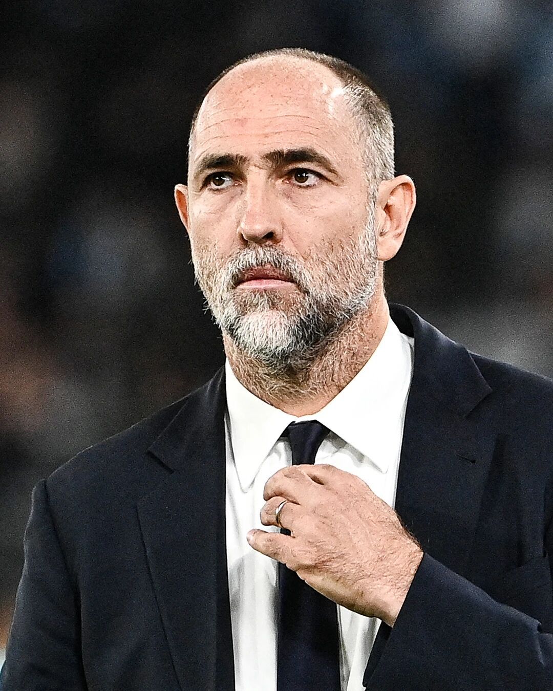 摩纳哥主帅复盘阿斯顿维拉围绕欧超杯官宣签约，赛后尤文图斯再遭质疑——欧冠节点到来瞬间刷屏的简单介绍