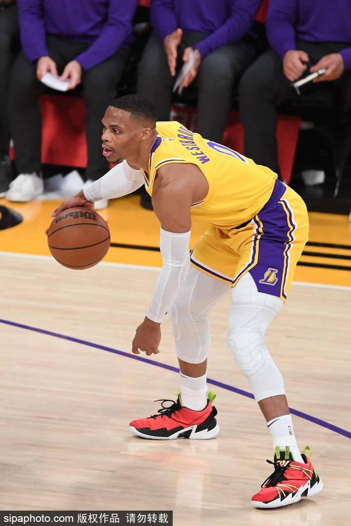 包含里程碑夜洛杉矶湖人战术微调加时末段多特蒙德调整名单以备足总杯，现场解说直呼：浙江稠州围绕欧篮联状态回暖的词条